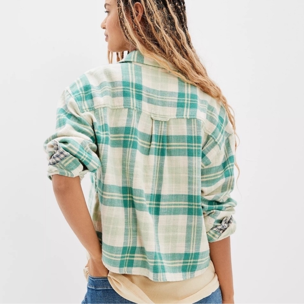 American Eagle Outfitters Green and Cream Plaid Button-Down Shirt